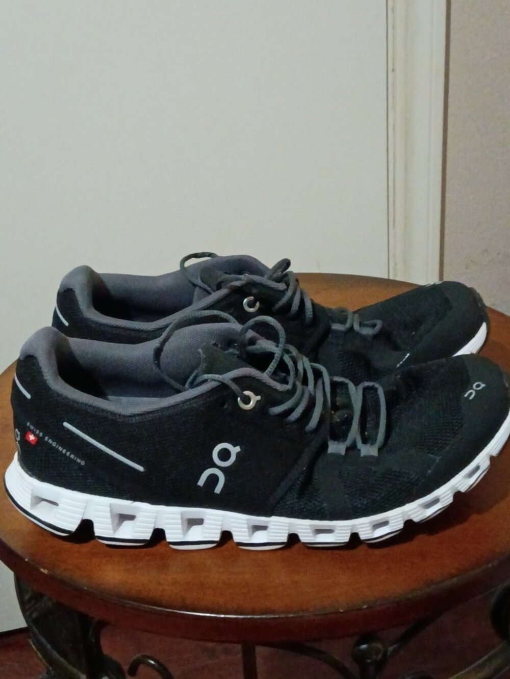 On Women's Cloud Running Shoes - Black/White - Women’s Size 8 (19.0001)